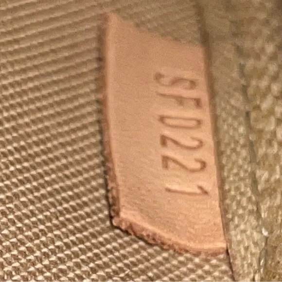 Louis Vuitton Mini Pochette - Picture 7 of 9